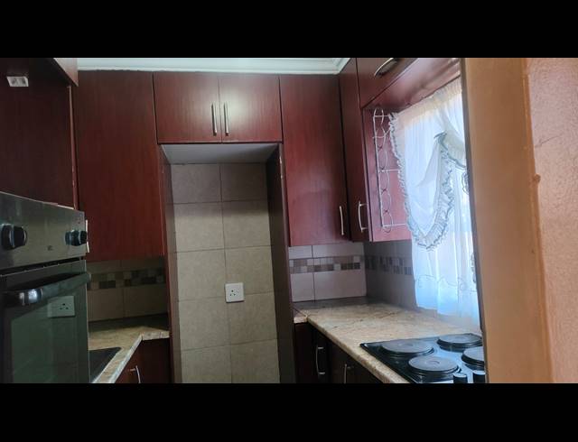 2 BEDROOM FLAT FOR SALE IN SILVERTON